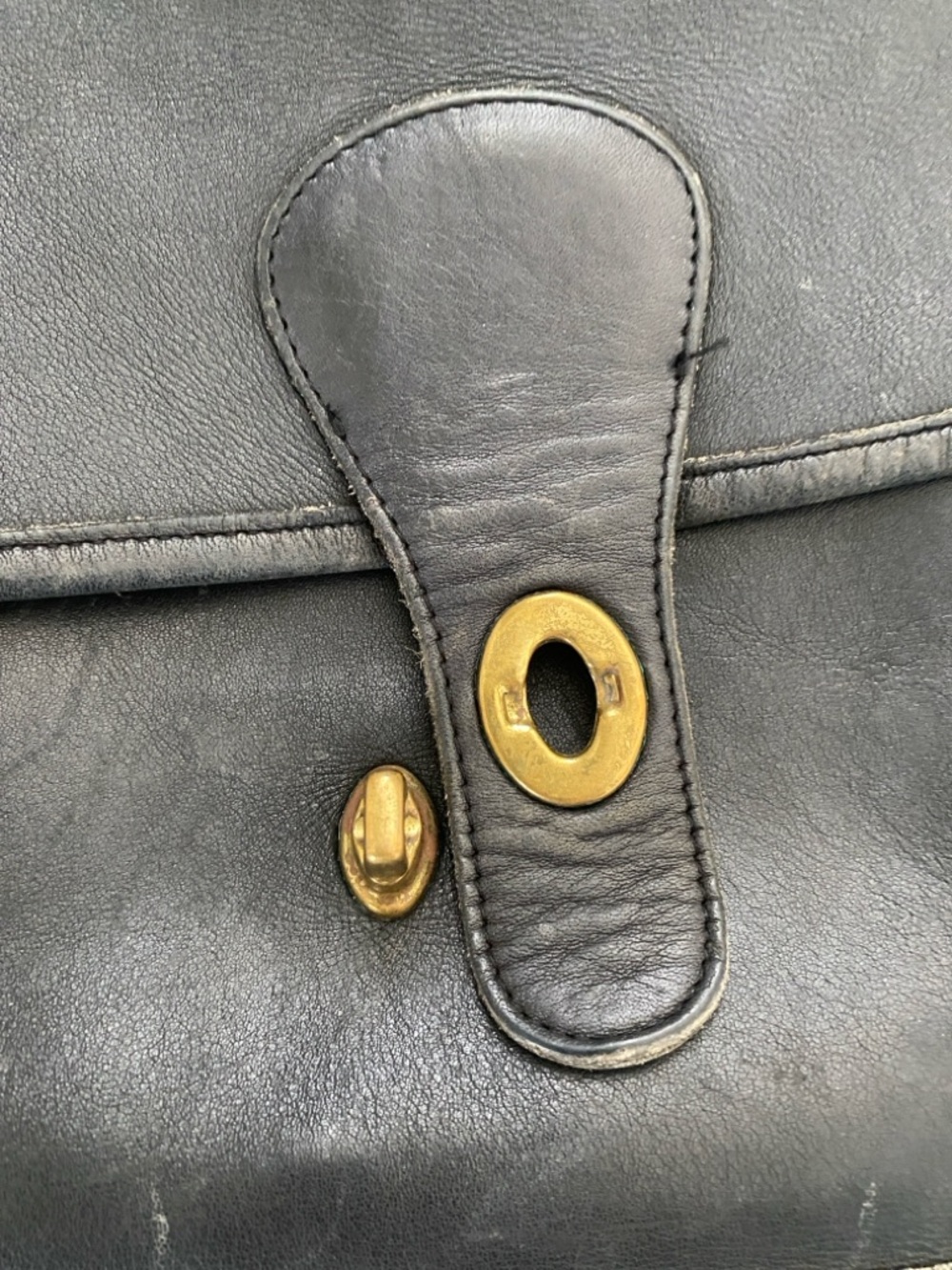 Vintage Coach # 5130 Station Bag in Black Leather - Picture 7 of 11